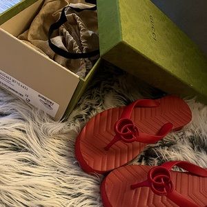 Women's chevron thong sandal